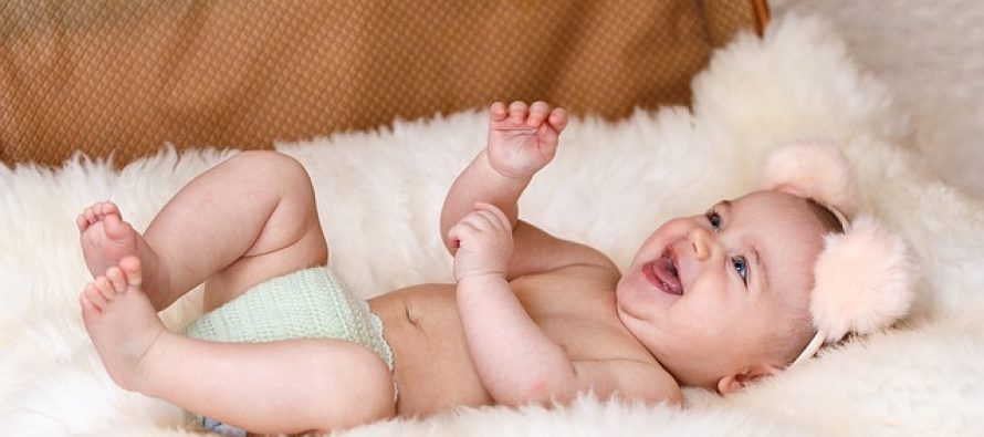 Kada beba počinje da se smeje?