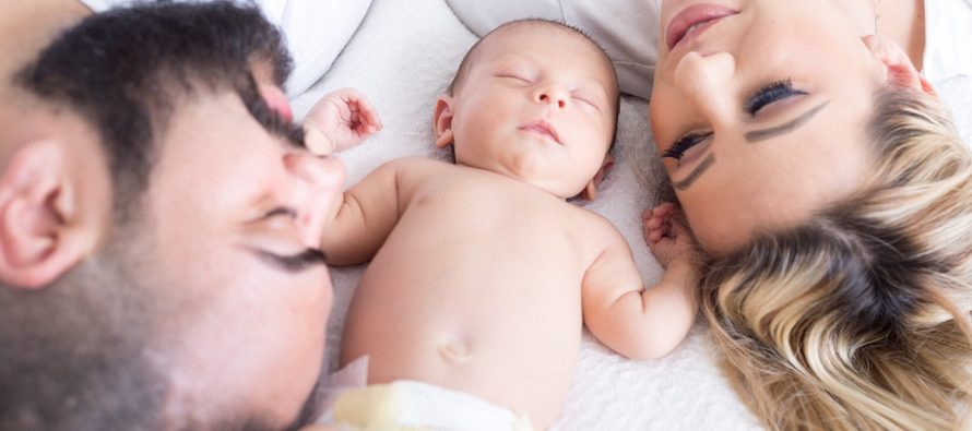 Koliko roditelji novorođenčeta u proseku spavaju?