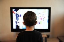 Da li gledanje TV-a uzrokuje probleme s govorom kod dece?
