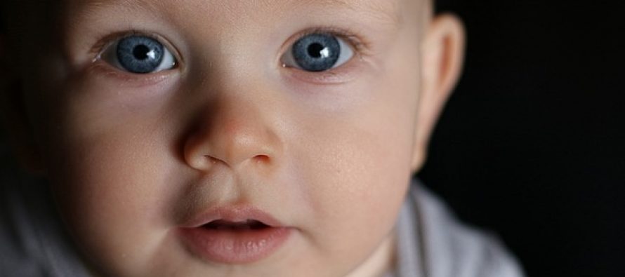 Kada se boja očiju kod beba menja?